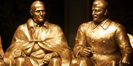 Die Bronzestatuen von Roosevelt und Stalin in Jalta