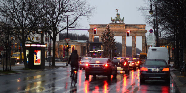 Verkehr vor dem Brandenburger Tor