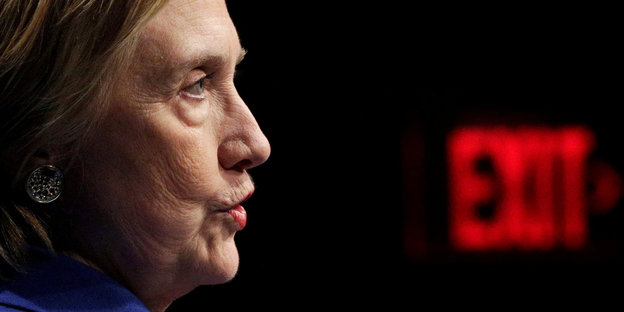 Das Profil einer Frau: Es ist Hillary Clinton