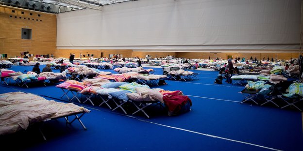 Flüchtlinge in einer Berliner Turnhalle
