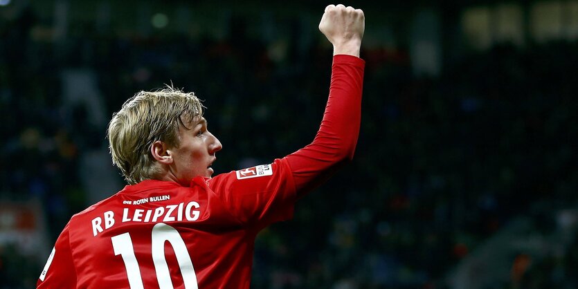 Der Fußballer des RB Leipzig Emil Forsberg jubelt