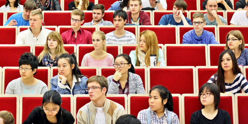 Studierende im Hörsaal