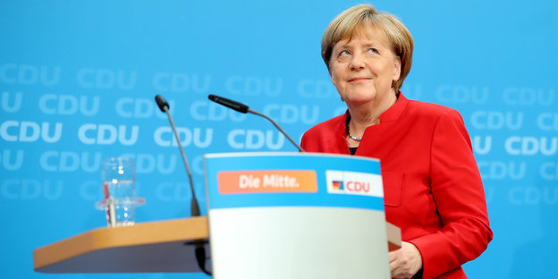 Merkel geht zum RednerInnenpult