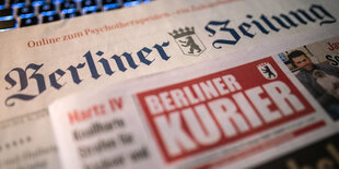 Je ein Exemplar der Berliner Zeitung und den Berliner Kurier liegen übereinander