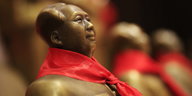 Eine Souvenirfigur von Mao Zedong mit einem roten Halstuch