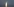 Eine Rakete steigt in den dunklen Himmel und zieht einen Feuerschweif nach sich