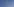 Eine Bombe, die an einem Fallschirm hängt, fällt durch den blauen Himmel