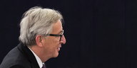 Das Profil von EU-Kommissionspräsident Jean-Claude Juncker vor einem schwarzen Hintergrund