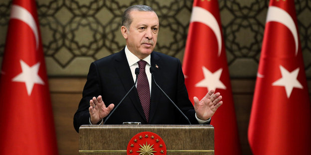 Der türkische Präsident Recep Tayyip Erdoğan am Rednerpult