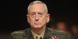 James Mattis guckt streng