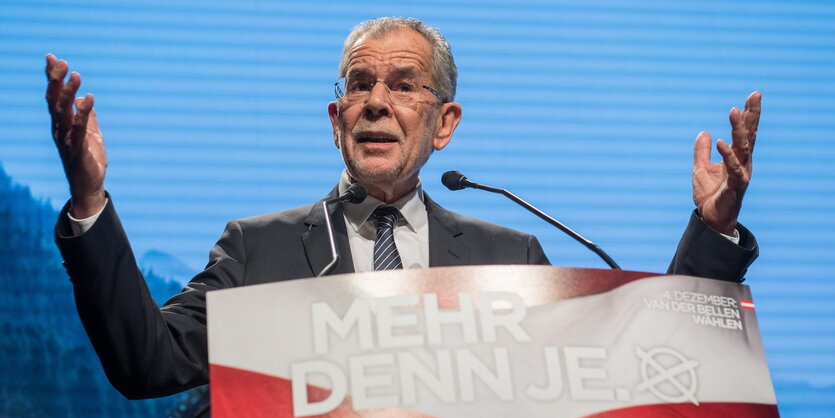 Alexander Van der Bellen an einem Rednerpult