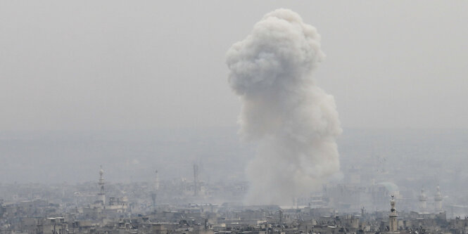 Ein Luftangriff auf Ostaleppo