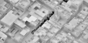 Luftbild von Zivilisten, die durch Aleppo laufen