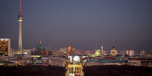 Berliner Stadtpanorama mit Fernsehturm und Brandenburger Tor
