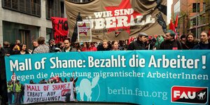 Protest für Bezahlung der Arbeiter an der Mall of Berlin