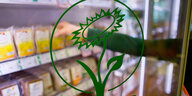 Das Vegan-Label auf einer Kühlschranktür im Supermarkt