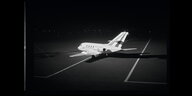 2. März 1975, ein Flugzeug auf dem Flughafen Tegel