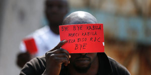 „Tschüss Kabila, danke Kabila“ steht auf diesem Protestzettel: Kinshasa, 19. Dezember