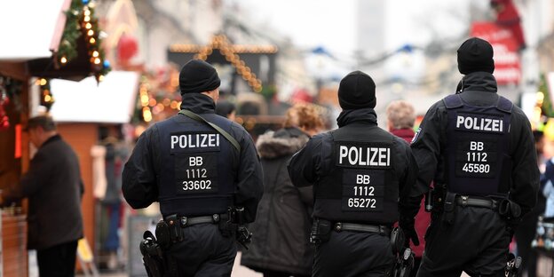 Polizei auf Markt in Potsdam