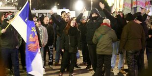 Nazi-Gruppe am Bahnhof Zoo