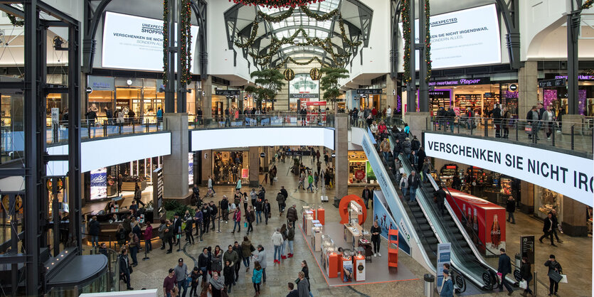 Blick in eine Shopping-Mall