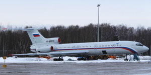Eine Tupolew Tu-154 des russischen Verteidigungsministeriums steht auf dem Chkalovsky Militärflughafen