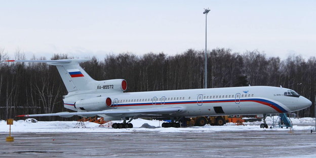 Eine Tupolew Tu-154 des russischen Verteidigungsministeriums steht auf dem Chkalovsky Militärflughafen