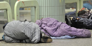 Obdachlose in Schlafsäcken