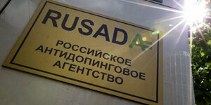 Schild der russischen Antidopingbehörde in Moskau