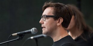 Jacob Appelbaum auf einer Demo 2014