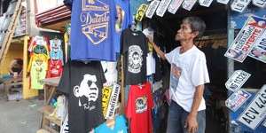 Verkäufer von Duterte-T-Shirts in Davao