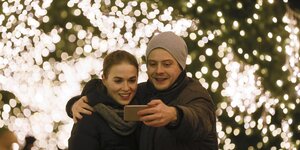 Ein Selfie im vorweihnachtlichen Stadtzentrum von Kiew