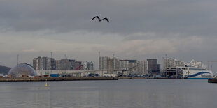 Die Skyline von Aarhus vom Wasser aus gesehen