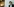 Jörg Kachelmann vor einer weißen Wand, links daneben ein Fotograf mit Blitzlicht