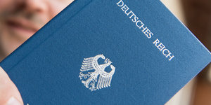 Heft mit der Aufschrift "Deutsches Reich – Reisepass"