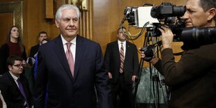 Rex Tillerson wird während seiner Anhörung gefilmt