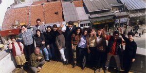 Altes Gruppenfoto des 'Agos'-Redaktionsteams auf dem Dach des Verlagsgebäudes in Istanbul