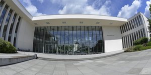 Eingang Audimax der Freien Universität Berlin