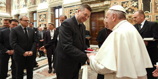 DFB-Chef Grindel und der Papst