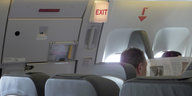 Blick in den Innenraum eines Passagierflugzeugs