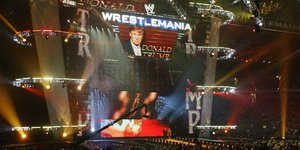 Eine riesige Bühne der "Wrestlemania"