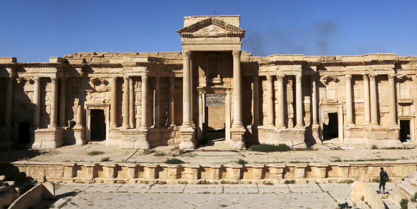 Ruinen stehen in der Sonne in Palmyra im Dezember 2016