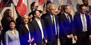 Marine le Pen und Geert Wilders machen ein Selfie