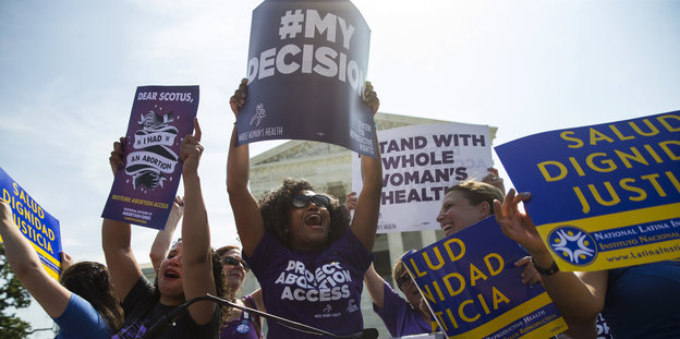 Frauen demonstrieren für ihr recht auf Abtreibung