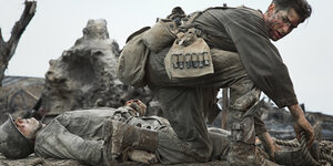 Ein Soldat auf einem Schlachtfeld, Szene aus dem Film