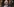 Das Gesicht eines Mannes mit Bart und Brille von unten fotografiert