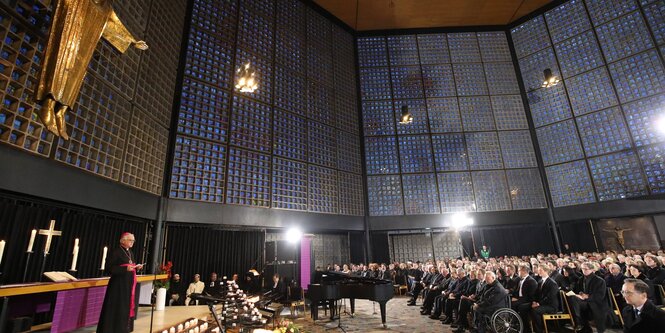 Heiner Koch predigt in der Kaiser-Wilhelm-Gedächtniskirche