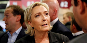Marine Le Pen guckt verwundert