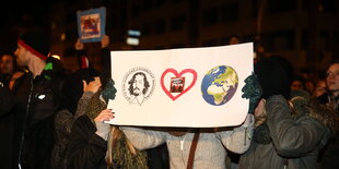 Gegendemonstranten der Uni Magdeburg bei einer AfD-Kundgebung im November 2016