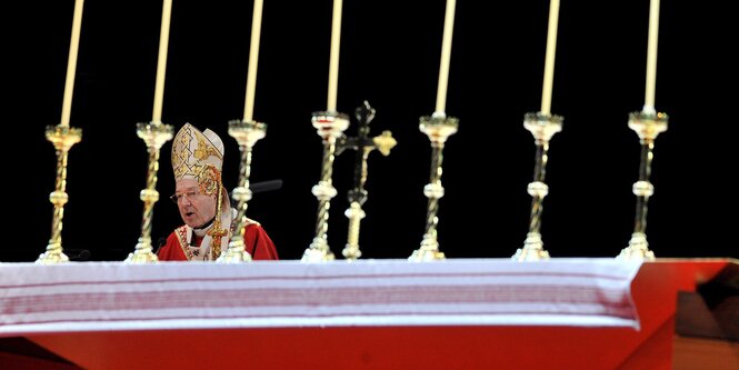 Kurienkardinal Georg Pell bei der Messe (2008)